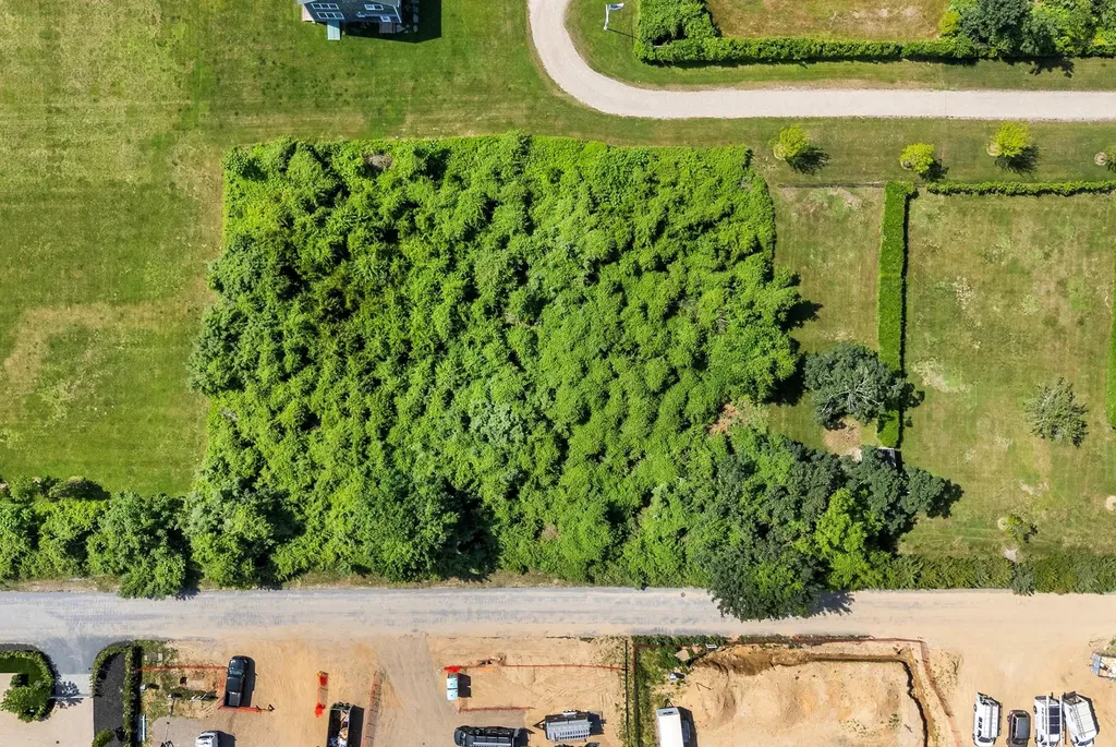 48 Sayres Path Wainscott NY 11975