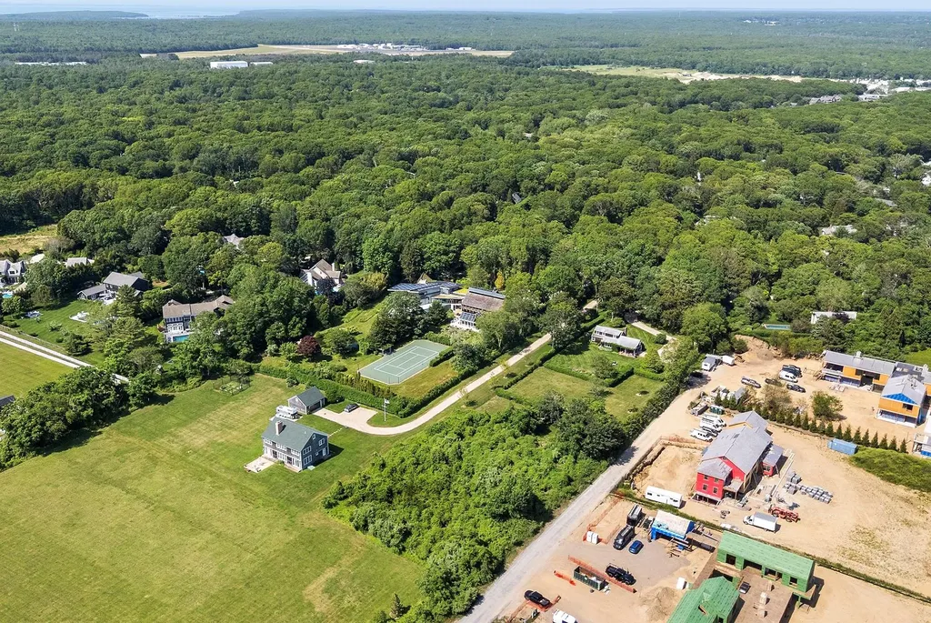 48 Sayres Path Wainscott NY 11975