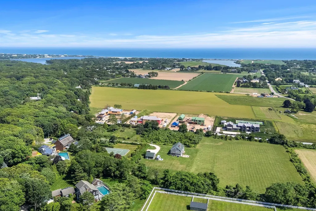48 Sayres Path Wainscott NY 11975