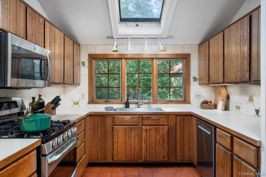 1064 Barrett Circle W Carmel NY 10512