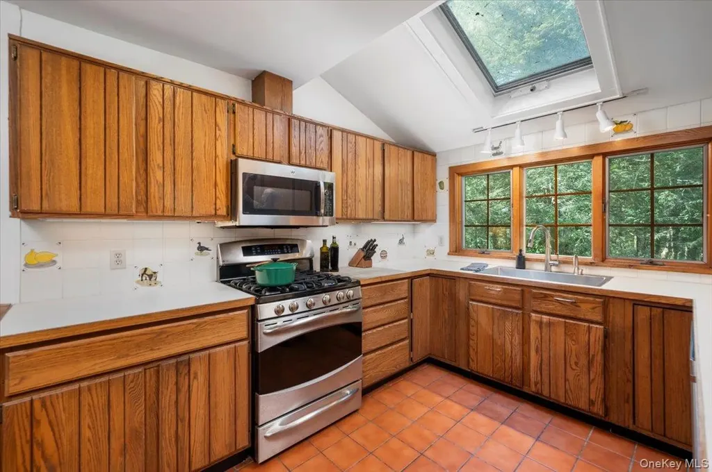 1064 Barrett Circle W Carmel NY 10512
