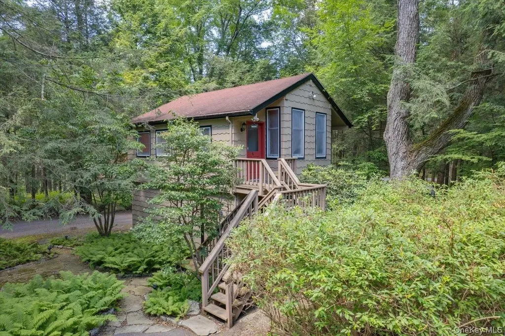 1064 Barrett Circle W Carmel NY 10512