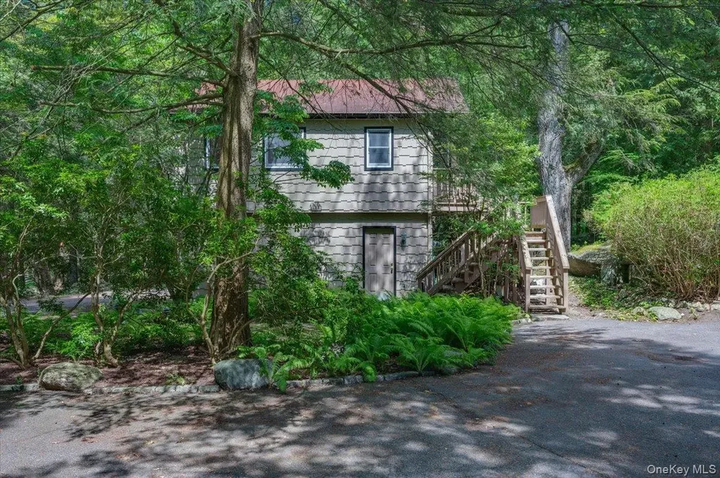 1064 Barrett Circle W Carmel NY 10512