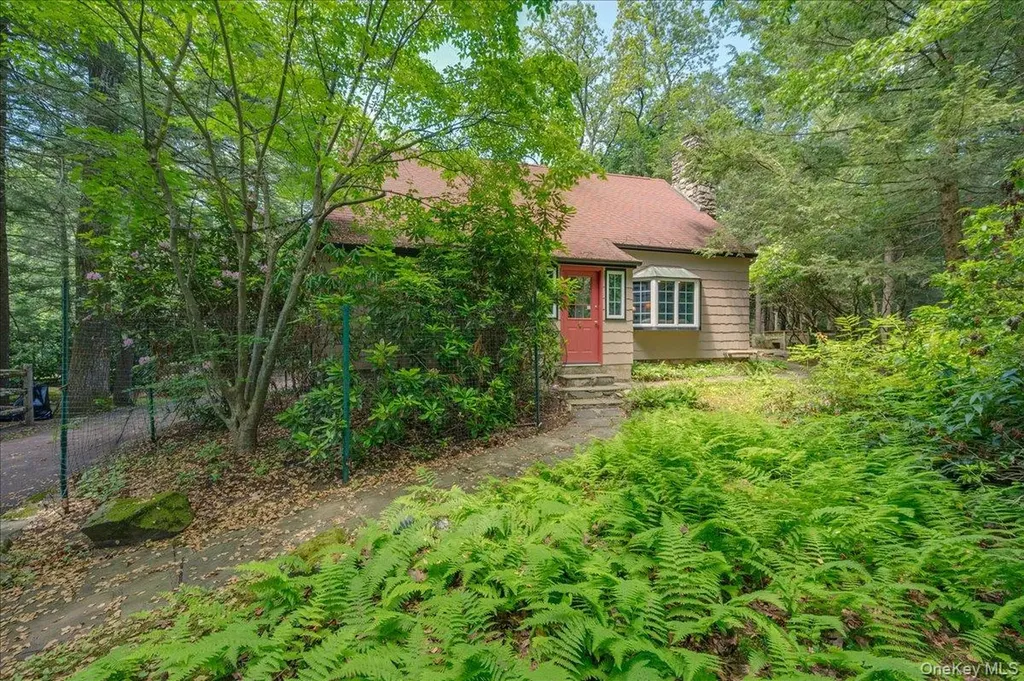1064 Barrett Circle W Carmel NY 10512
