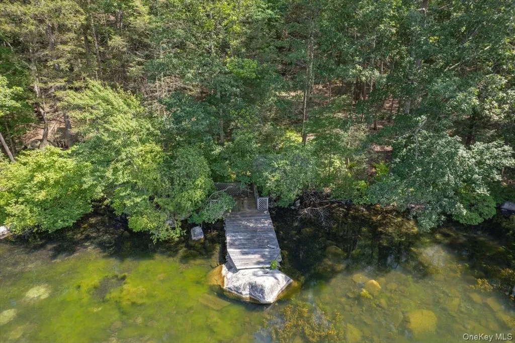 1064 Barrett Circle W Carmel NY 10512