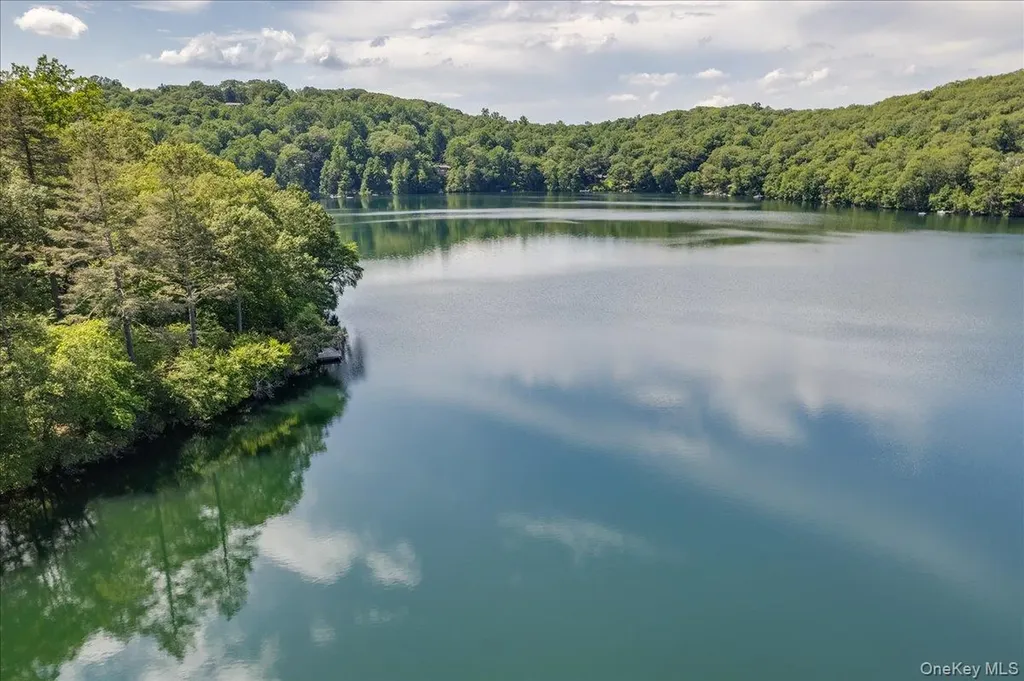 1064 Barrett Circle W Carmel NY 10512