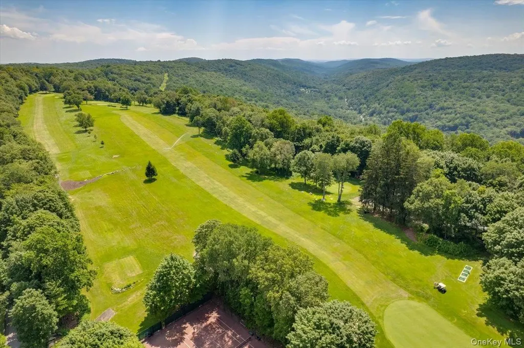 1064 Barrett Circle W Carmel NY 10512