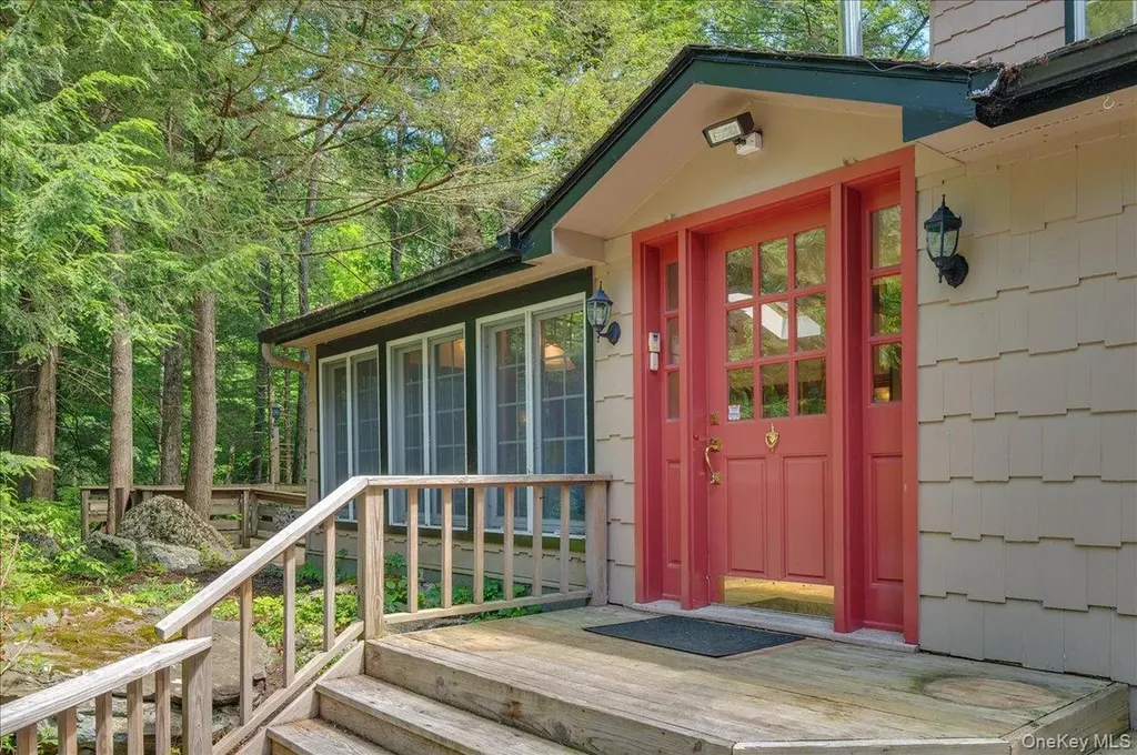 1064 Barrett Circle W Carmel NY 10512
