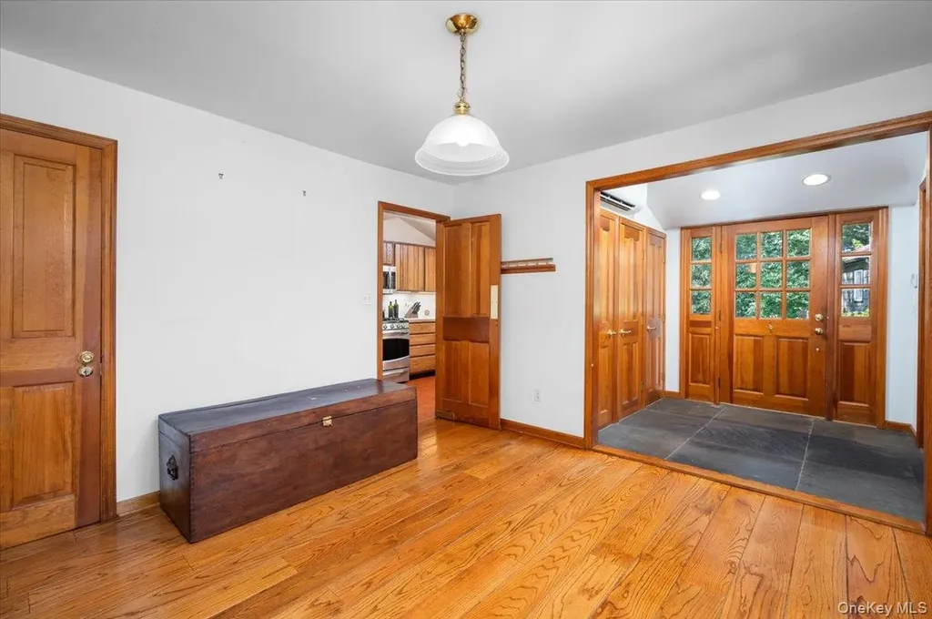 1064 Barrett Circle W Carmel NY 10512