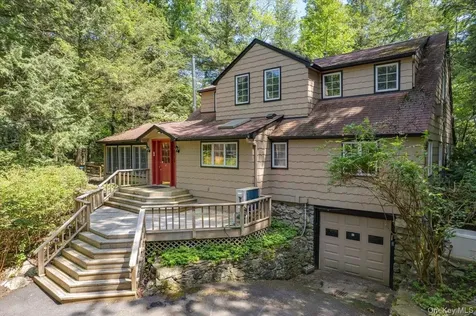 1064 Barrett Circle W Carmel NY 10512