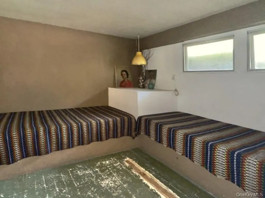 54 Lewis Walk Cherry Grove NY 11782