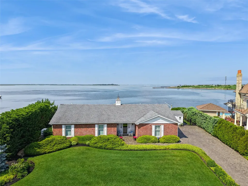 39 Shore Drive W Copiague NY 11726