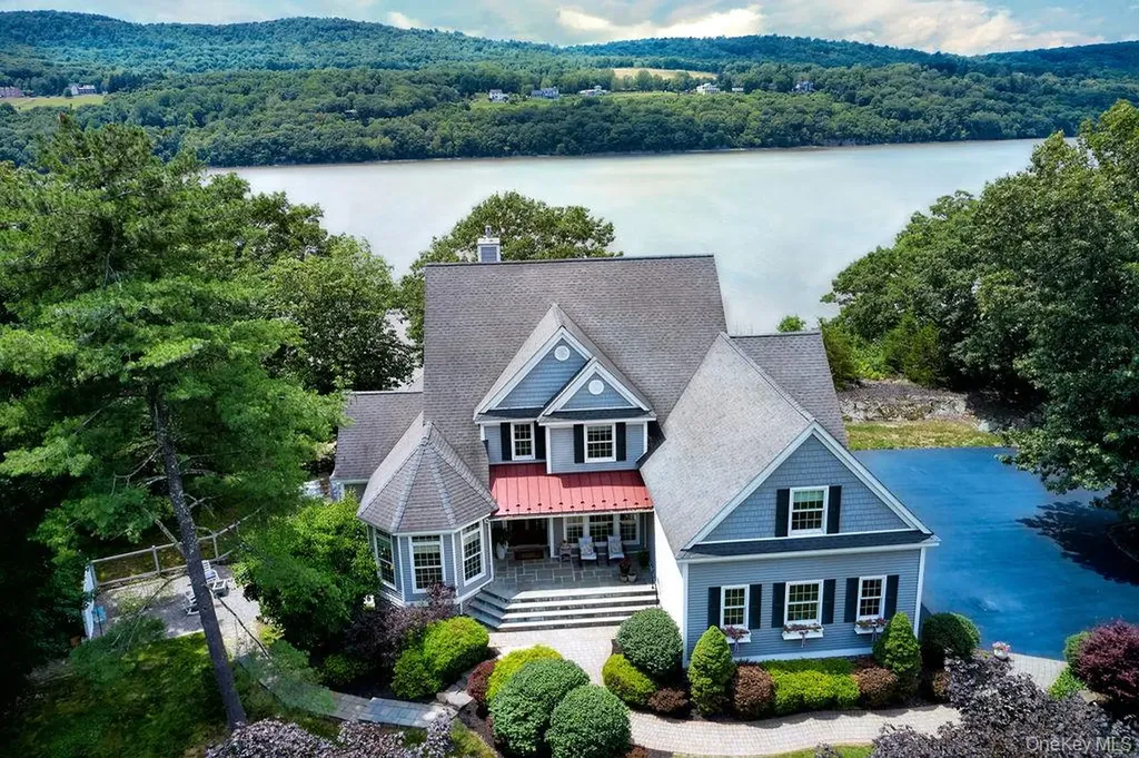 90 River Road Hyde Park NY 12538