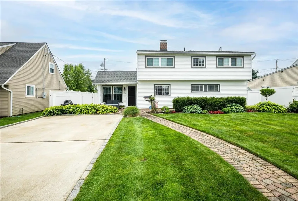 86 Shepherd Lane Levittown NY 11756