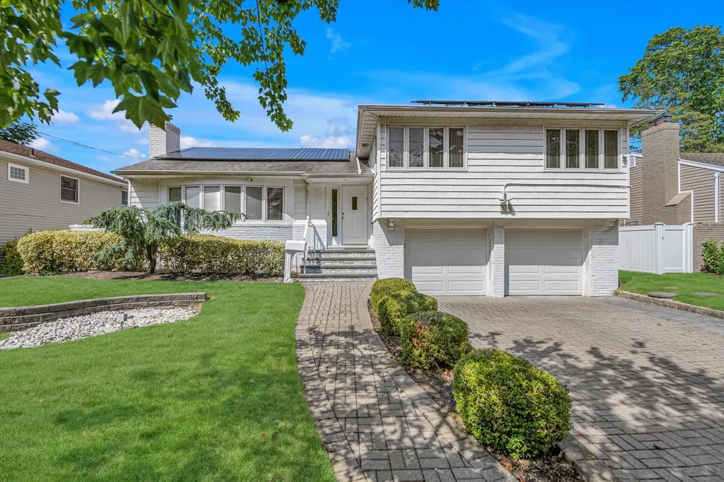 240 Somerset Drive Hewlett NY 11557