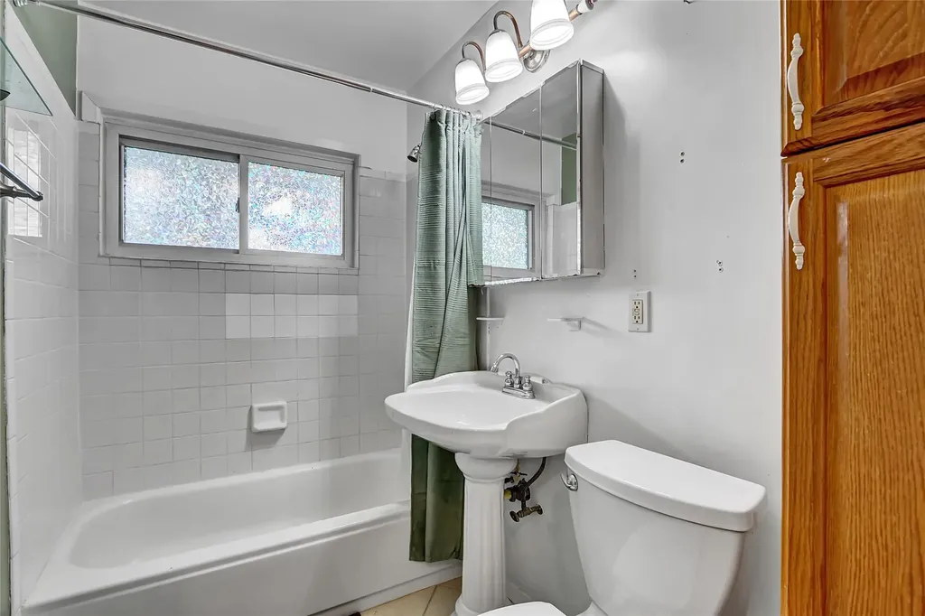 361 Twin S Lane Wantagh NY 11793