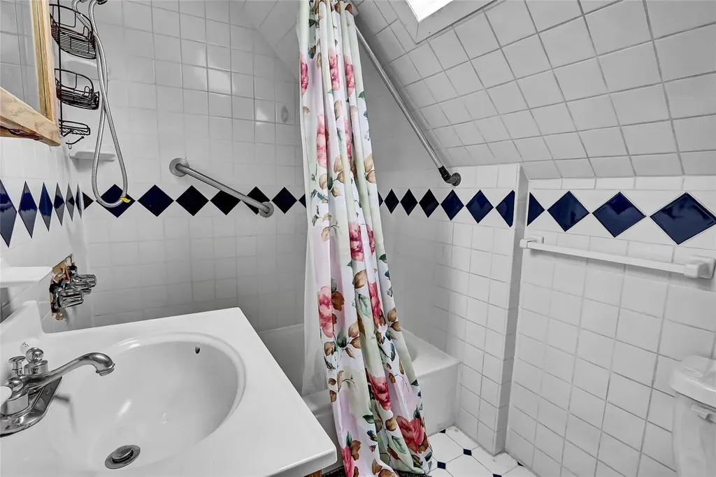 361 Twin S Lane Wantagh NY 11793