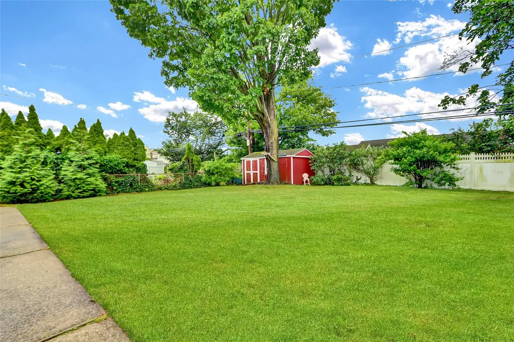 361 Twin S Lane Wantagh NY 11793