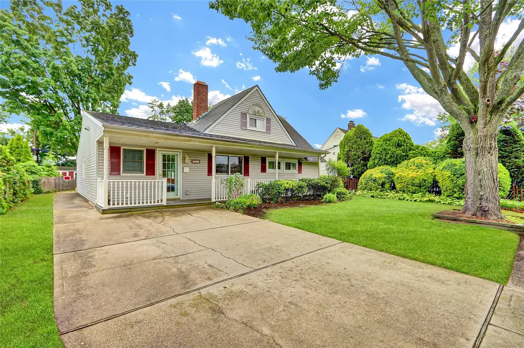 361 Twin S Lane Wantagh NY 11793