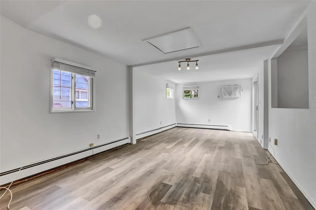 361 Twin S Lane Wantagh NY 11793