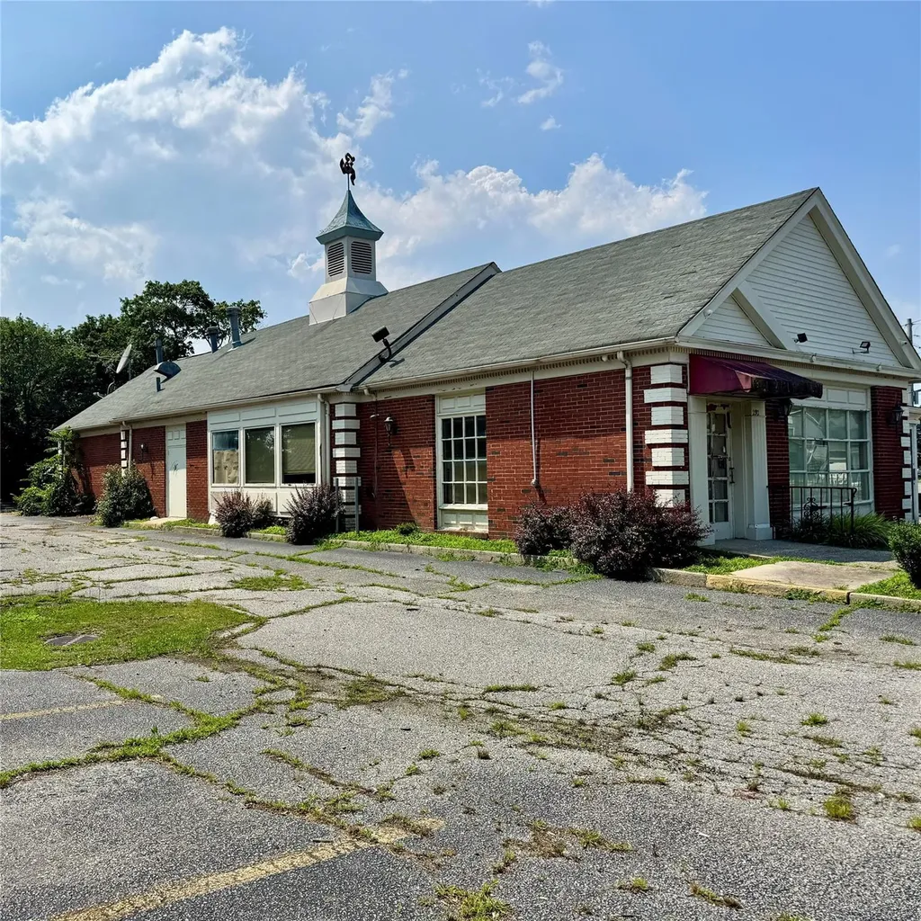 292 Little East Neck Road West Babylon NY 11704