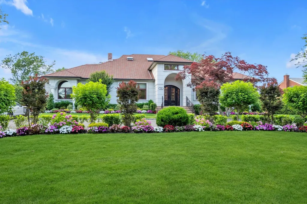 185 Dolphin Drive Hewlett Neck NY 11598
