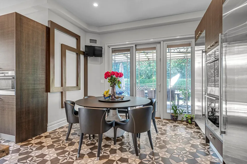 185 Dolphin Drive Hewlett Neck NY 11598