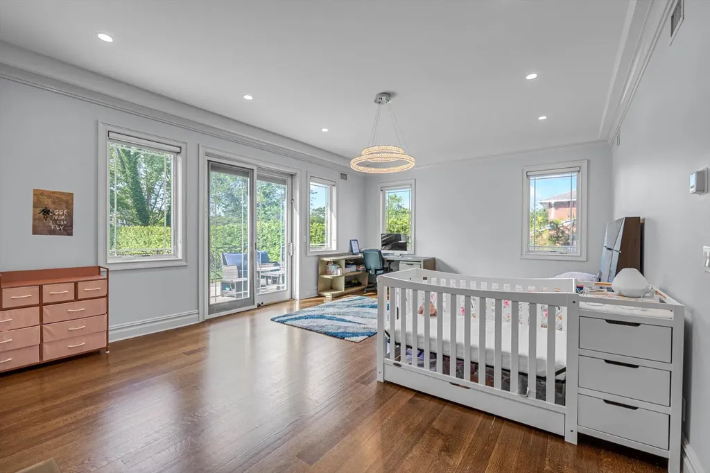 185 Dolphin Drive Hewlett Neck NY 11598