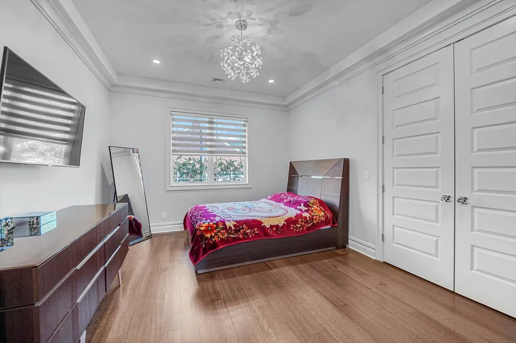 185 Dolphin Drive Hewlett Neck NY 11598