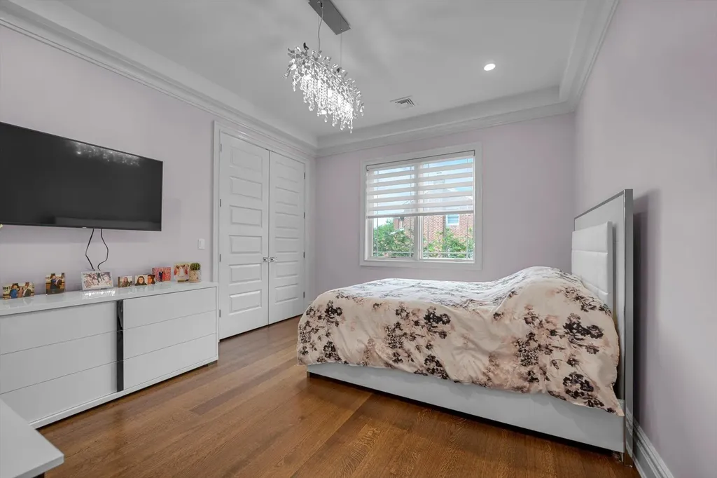 185 Dolphin Drive Hewlett Neck NY 11598