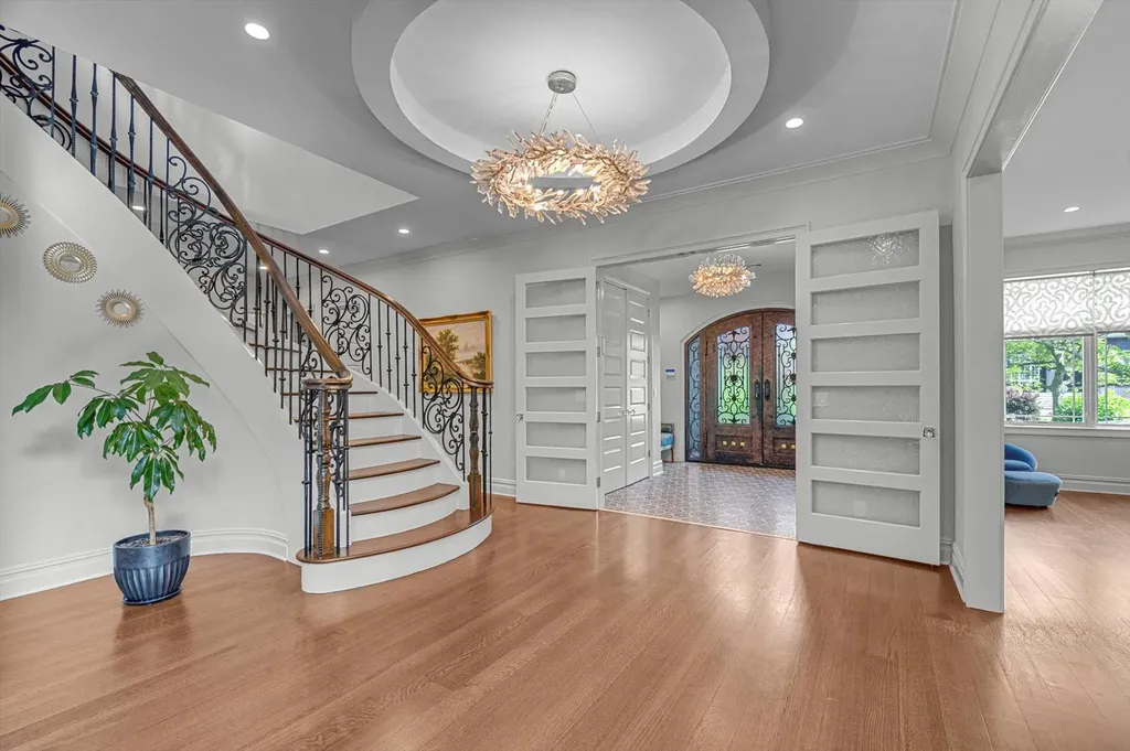 185 Dolphin Drive Hewlett Neck NY 11598