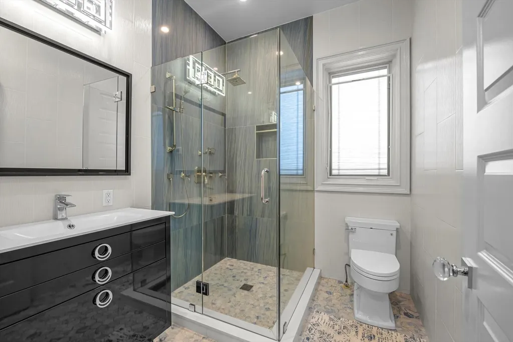185 Dolphin Drive Hewlett Neck NY 11598