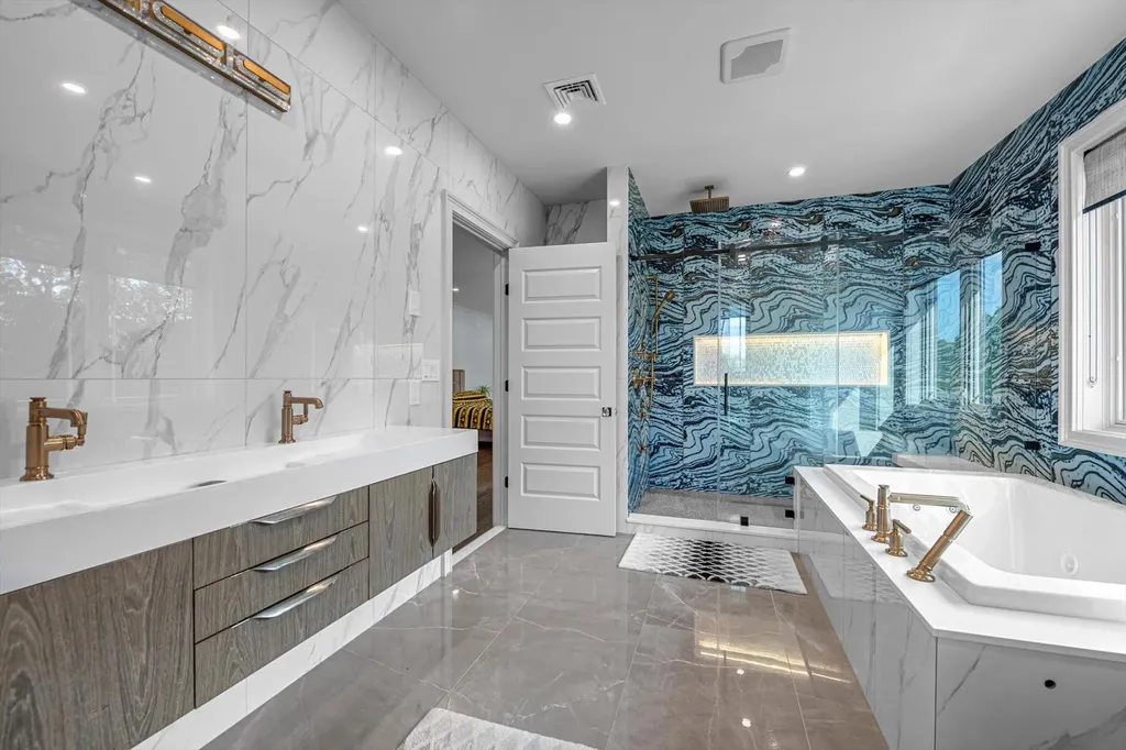 185 Dolphin Drive Hewlett Neck NY 11598