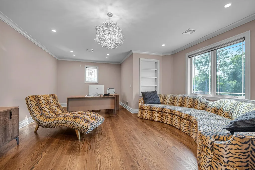 185 Dolphin Drive Hewlett Neck NY 11598