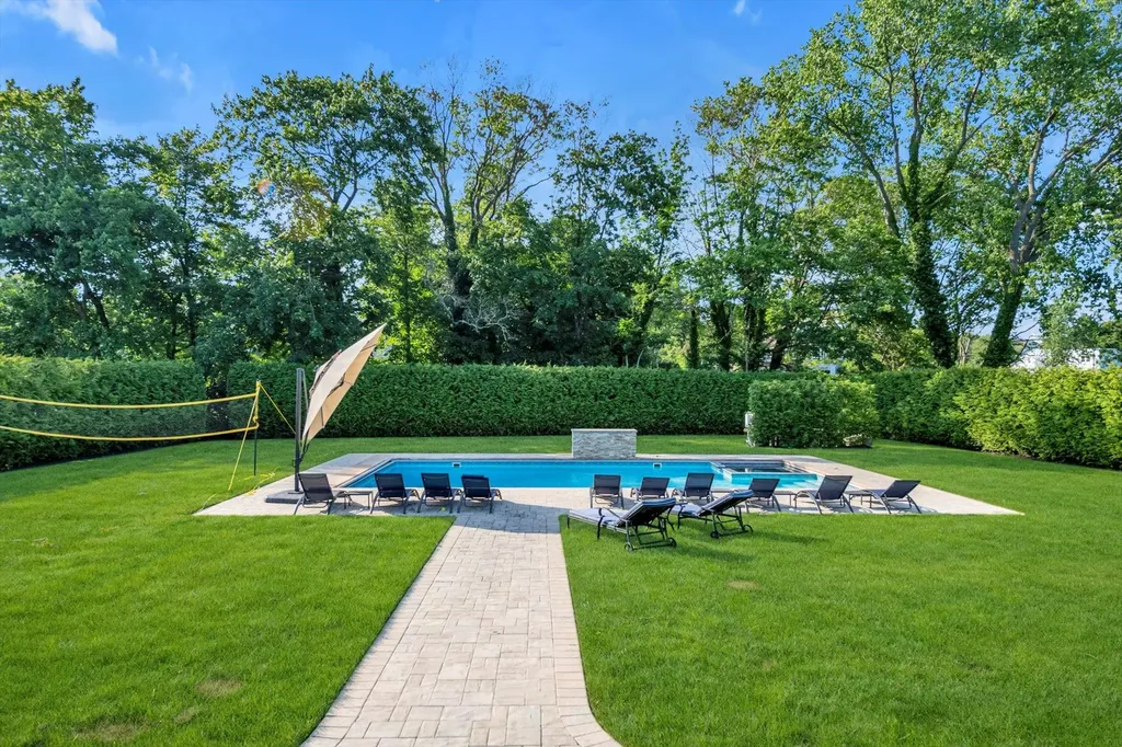 185 Dolphin Drive Hewlett Neck NY 11598