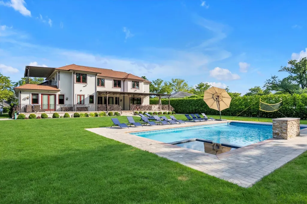 185 Dolphin Drive Hewlett Neck NY 11598