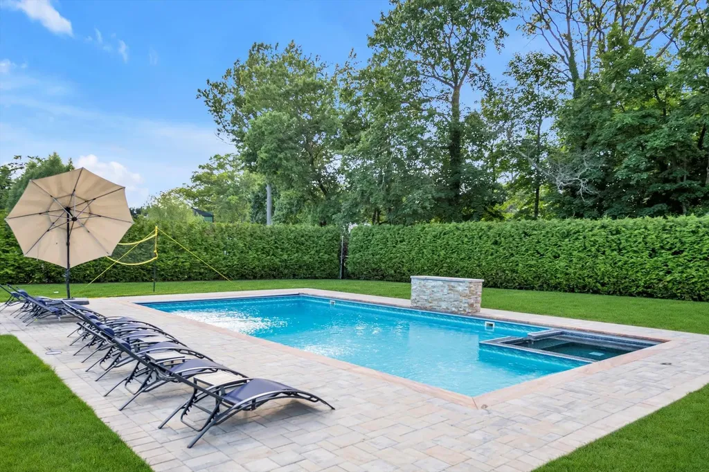 185 Dolphin Drive Hewlett Neck NY 11598
