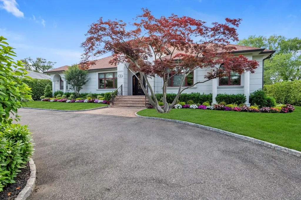 185 Dolphin Drive Hewlett Neck NY 11598