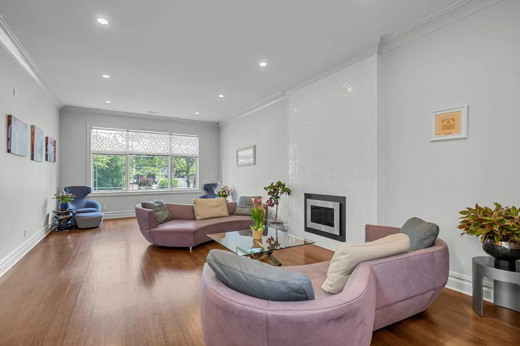 185 Dolphin Drive Hewlett Neck NY 11598