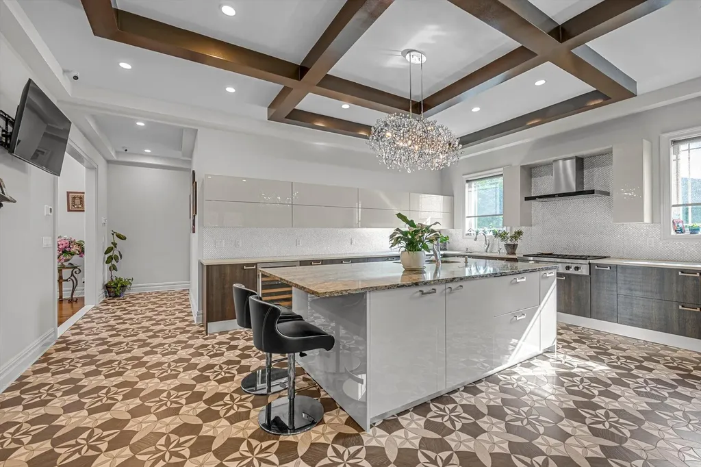 185 Dolphin Drive Hewlett Neck NY 11598