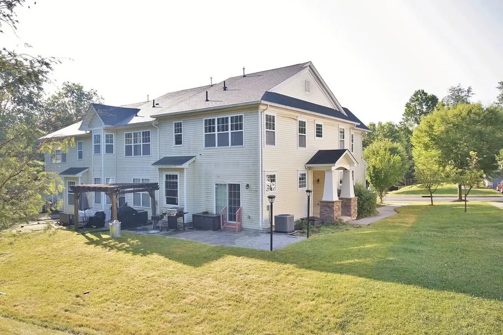 49 Cornwall Lane Middletown NY 10940