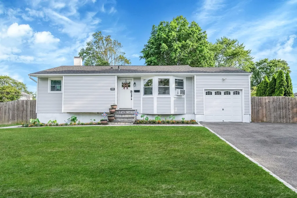 1402 Wave Avenue Medford NY 11763