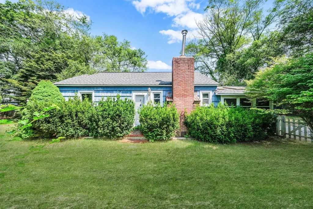 9 Private Road Medford NY 11763