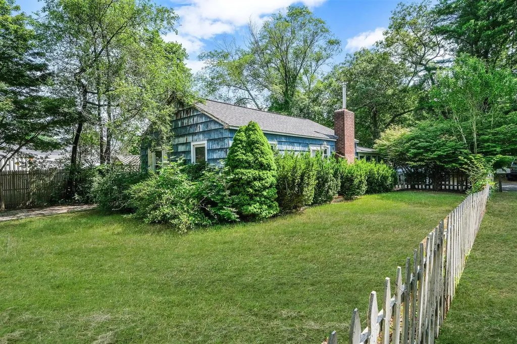 9 Private Road Medford NY 11763