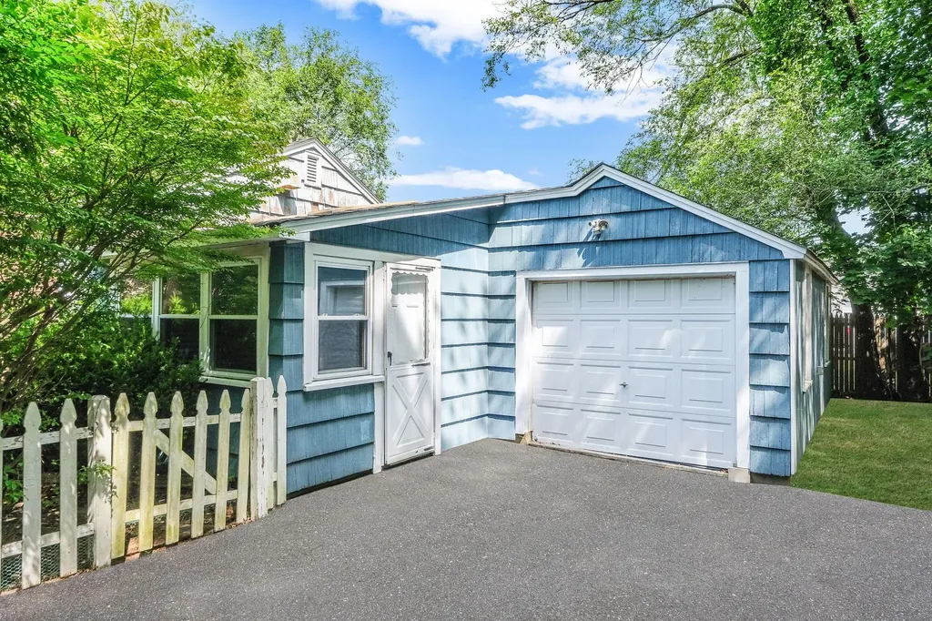 9 Private Road Medford NY 11763