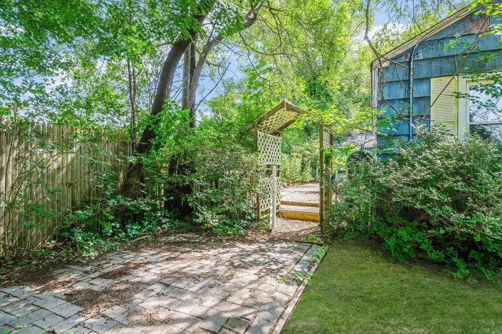 9 Private Road Medford NY 11763