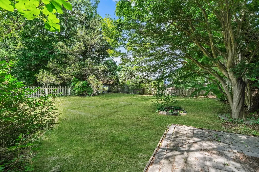 9 Private Road Medford NY 11763
