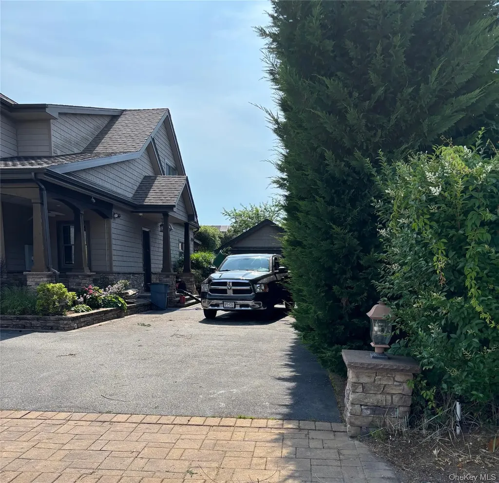 814 Pine Place Bellmore NY 11710
