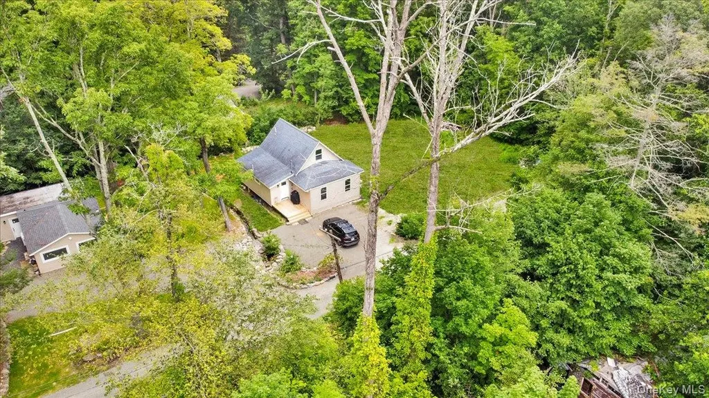 8 Pioneer Trail Monroe NY 10950