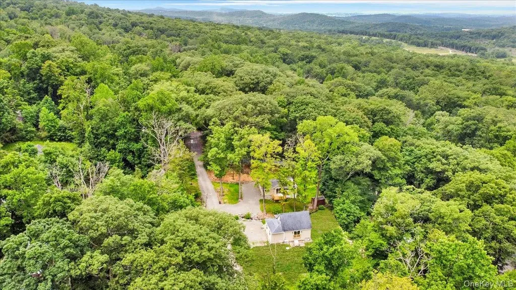 8 Pioneer Trail Monroe NY 10950